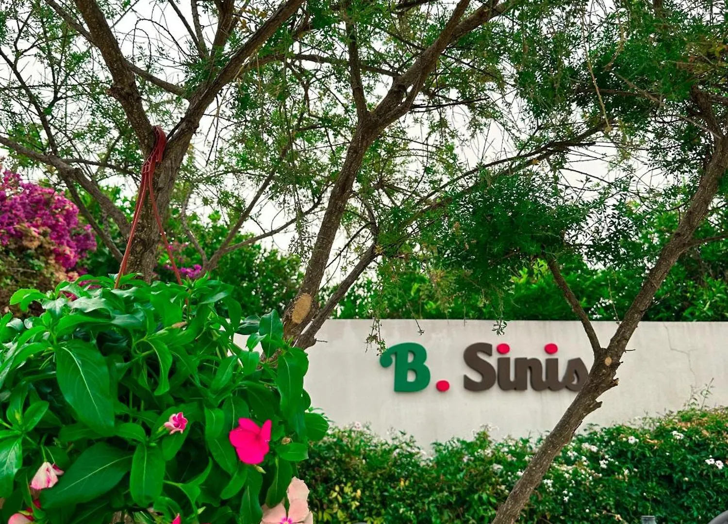 B. Sinis Bed & Breakfast Càbras