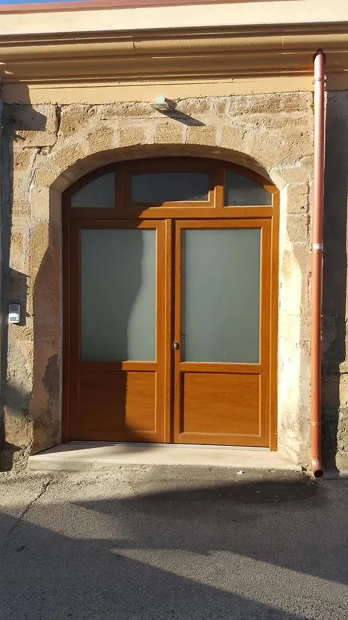 B. Sinis Bed & Breakfast Càbras