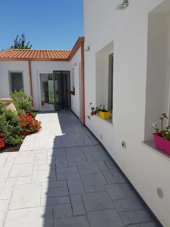 B. Sinis Bed & Breakfast Càbras