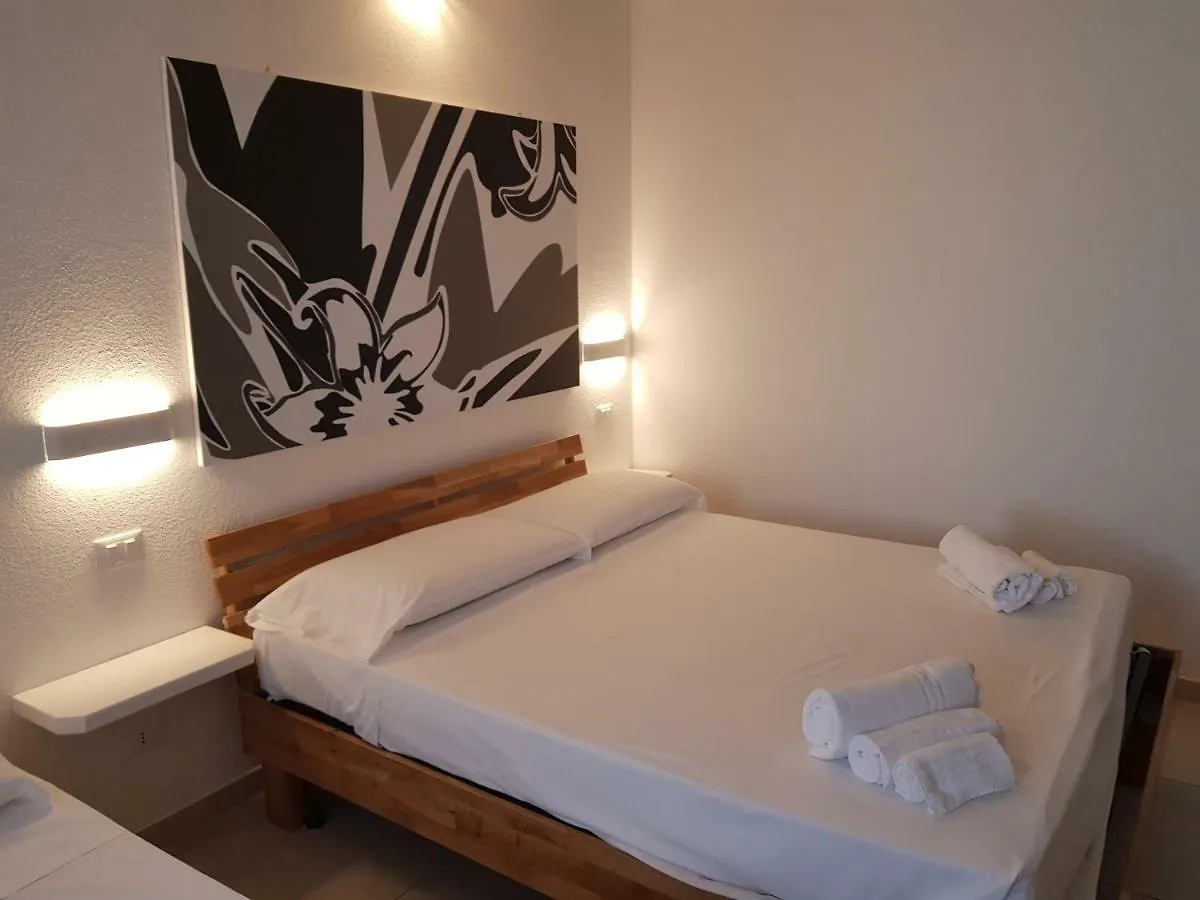 B. Sinis Bed & Breakfast Càbras